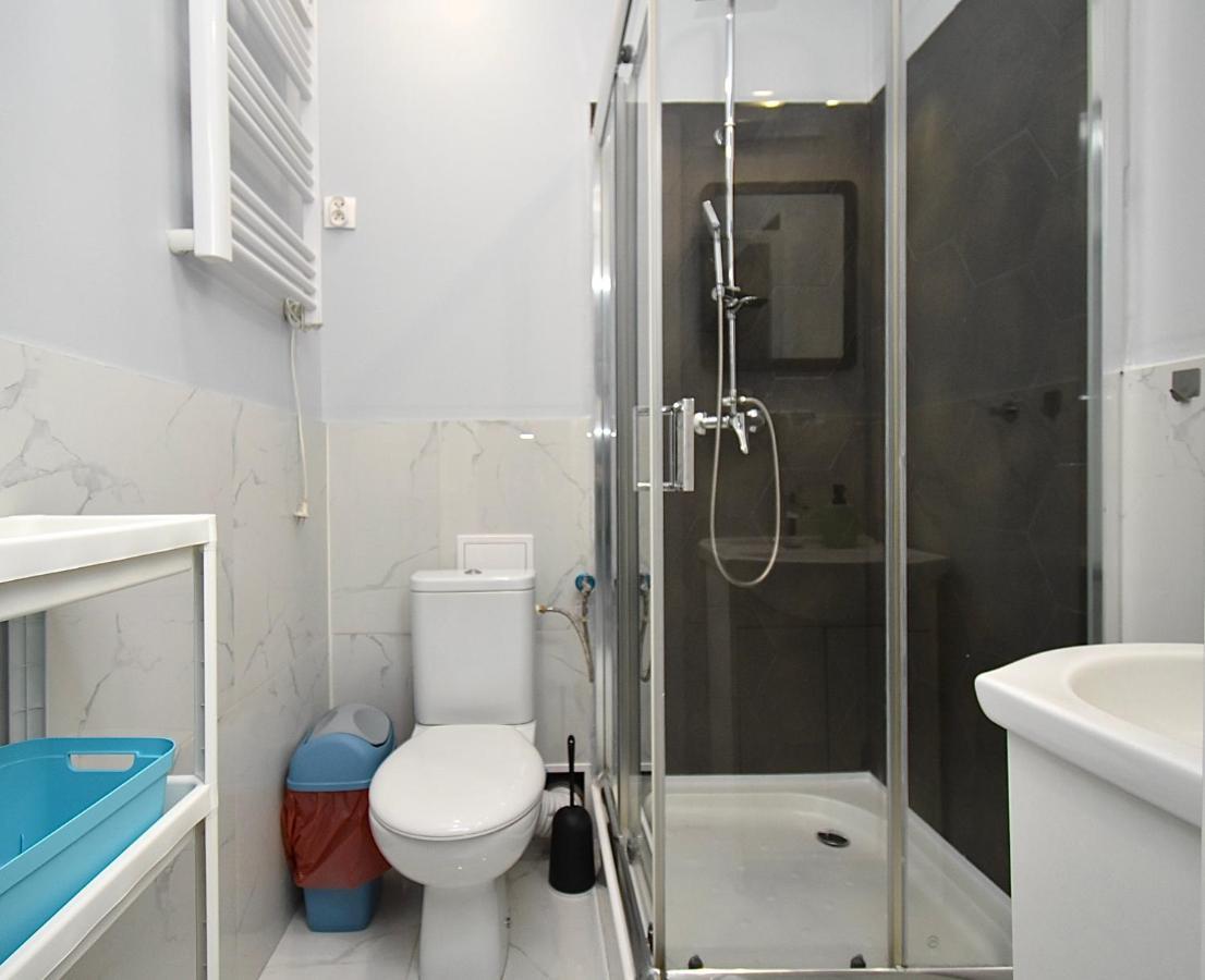 Aleja Niepodleglosci Privat overnatting *